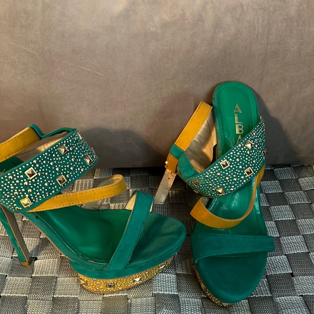 Glamorous green and yellow open toe heels size 8 1/2. Heel is 6in.